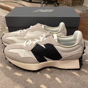 New Balance 327 White/Black Womens Size 8.5 NIB